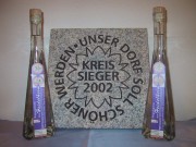 Siegerplatte von 2002 neben dem Heidelheimer Obstler