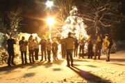 Posaunenchor Growendern spielt unter dem Weihnachtsbaum in Heidelheim (2010)